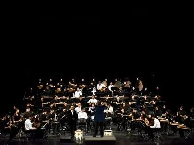 ارکستر خالقی به روی صحنه رفت