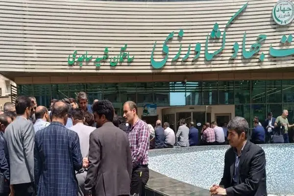 تجمع کارکنان وزارت جهاد کشاورزی در اعتراض به تبعیض‌های حقوقی میان دستگاه‌ها