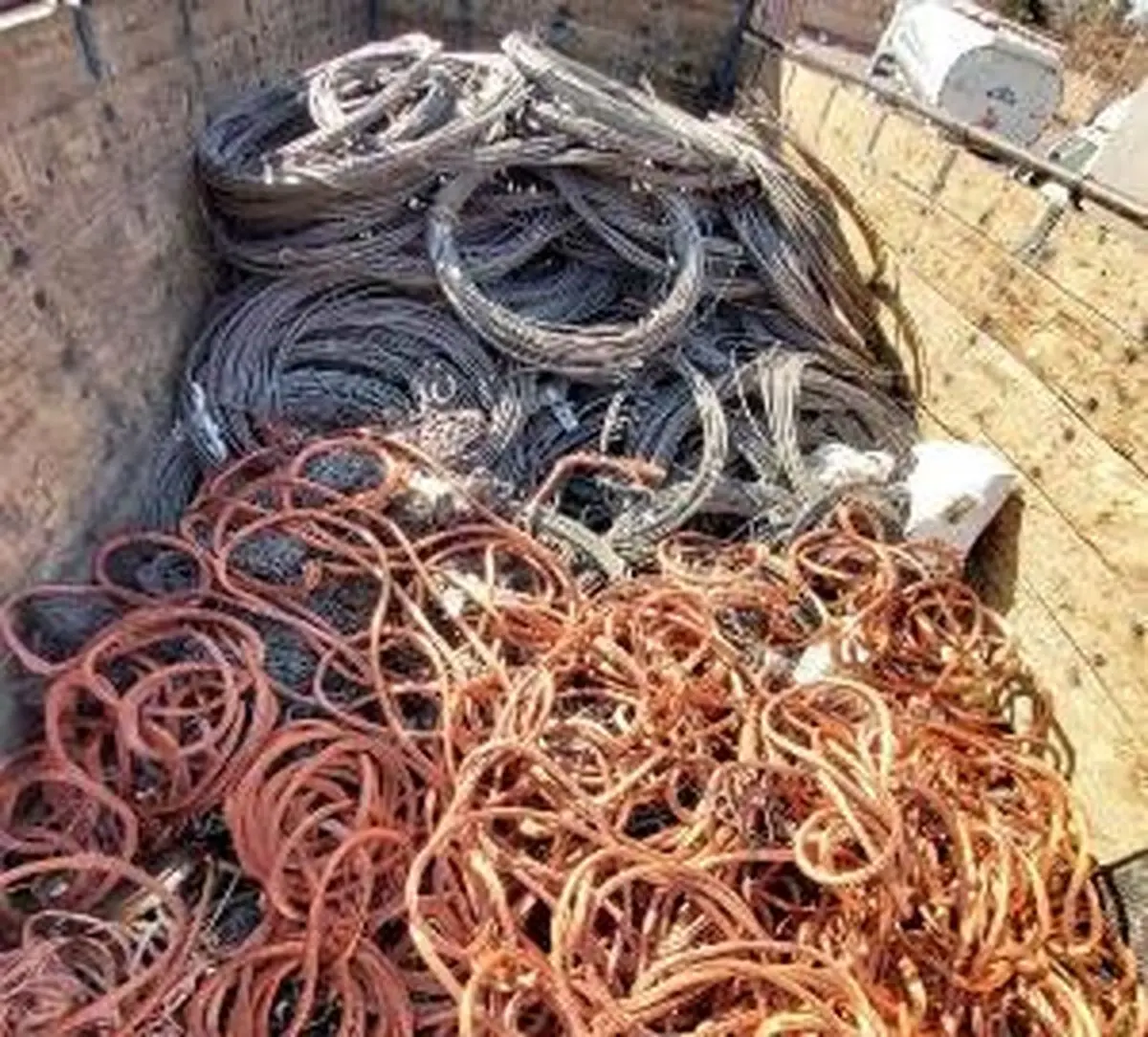 دستگیری اعضای  باند حرفه‌ای سرقت کابل برق و مخابرات
