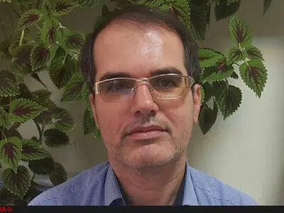 اقتصاد و سیاست‌خارجی دلایل تنزل محبوبیت اولاند/ خیزش «لوپن» و «ژوپه» سوسیالیست‌ها را تهدید می‌کند 