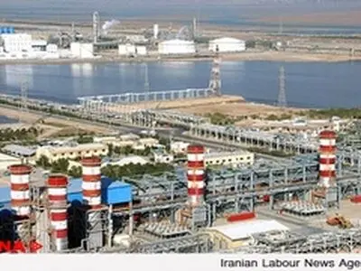 مسولان بیکاری بومیان عسلویه‌ای را دریابند / آلودگی عسلویه؛ ۱۰۰ برابر تهران