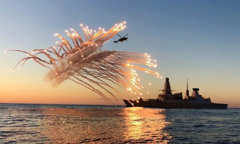 یک کشتی نفتی آمریکایی را با چند موشک دریایی مناسب در خلیج عدن هدف قرار دادیم