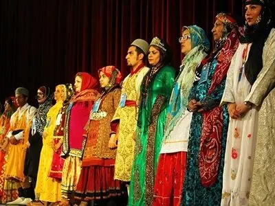 مدیران بومگردی‌ها لباس محلی بپوشند