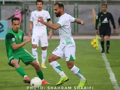 بازیکن ماشین سازی به دلیل بازی 12 نفره باید اخراج می‌شد/ شهاب گردان مرتکب خطای پنالتی بر روی مهاجم ماشین شد