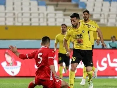 ایرانپوریان: داور فراموش کرده بود کارت دارم / بازیکنان پرسپولیس این فضا را به وجود آوردند