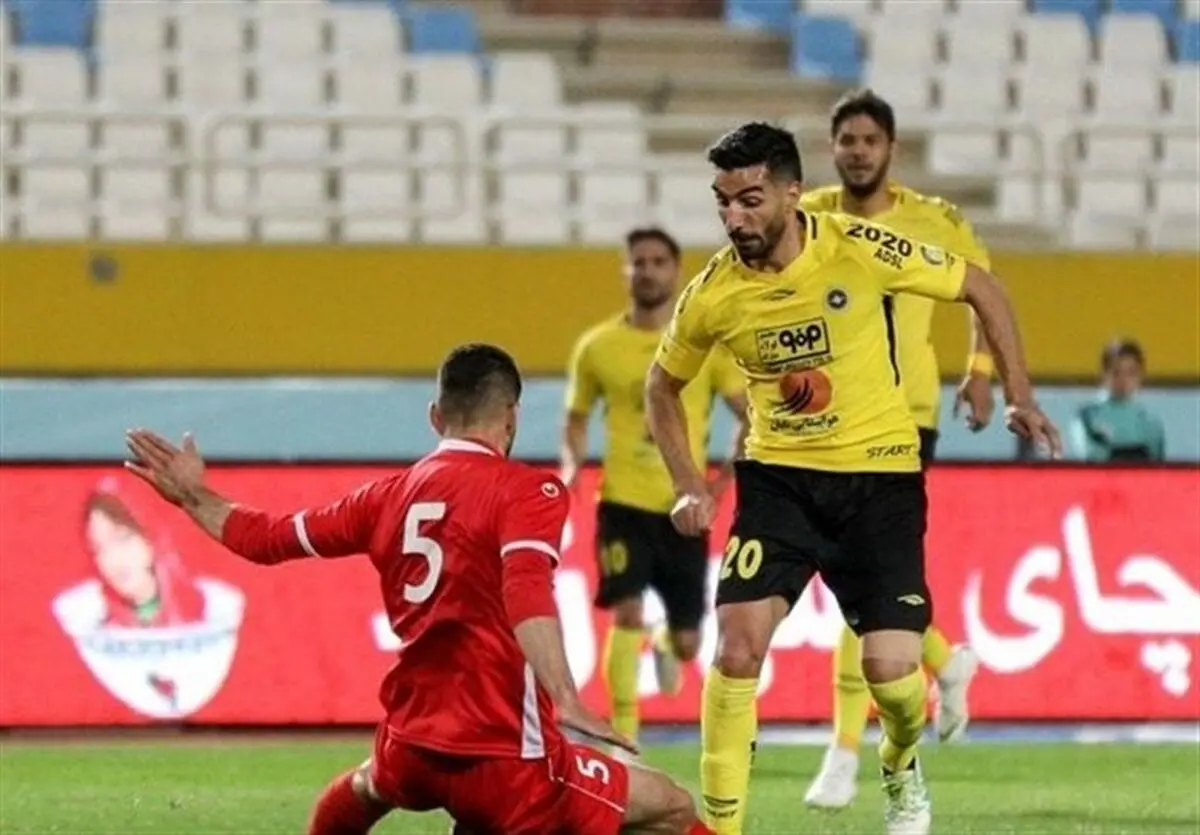 ایرانپوریان: داور فراموش کرده بود کارت دارم / بازیکنان پرسپولیس این فضا را به وجود آوردند