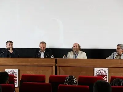 سینما باید پیام آور صلح باشد
