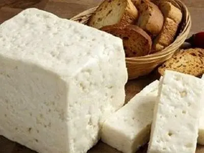 ۴ عارضه جانبی مصرف بیش از حد پنیر که از آن بی‌خبرید