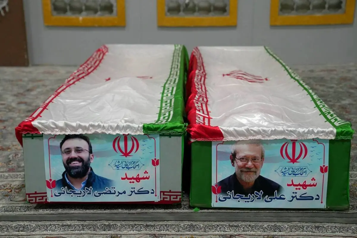 اولین تصویر از تابوت علی لاریجانی در کنار فرزندش