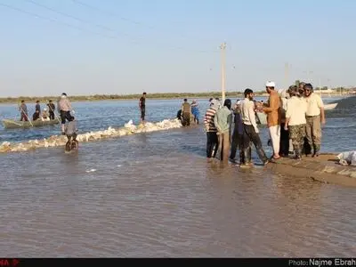 فیلم روستای حدبه خنافره از توابع شهرستان شادگان در محاصره سیل