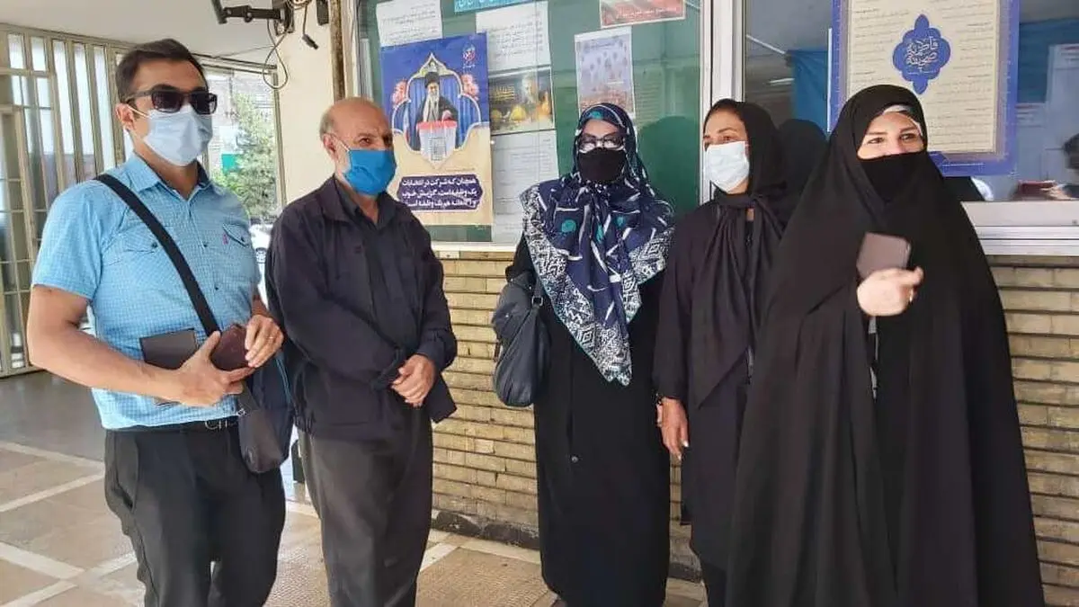محجوب رای خود را به صندوق انداخت 