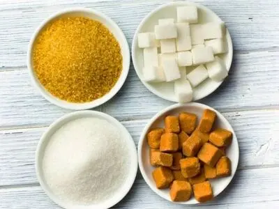 فرق اصلی شکر قهوه ای و سفید چیست؟