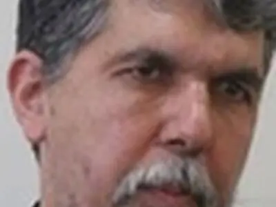 نگاه قزلی به ادبیات معتدل است / حتی یک سفرخارجی نرفته‌ام