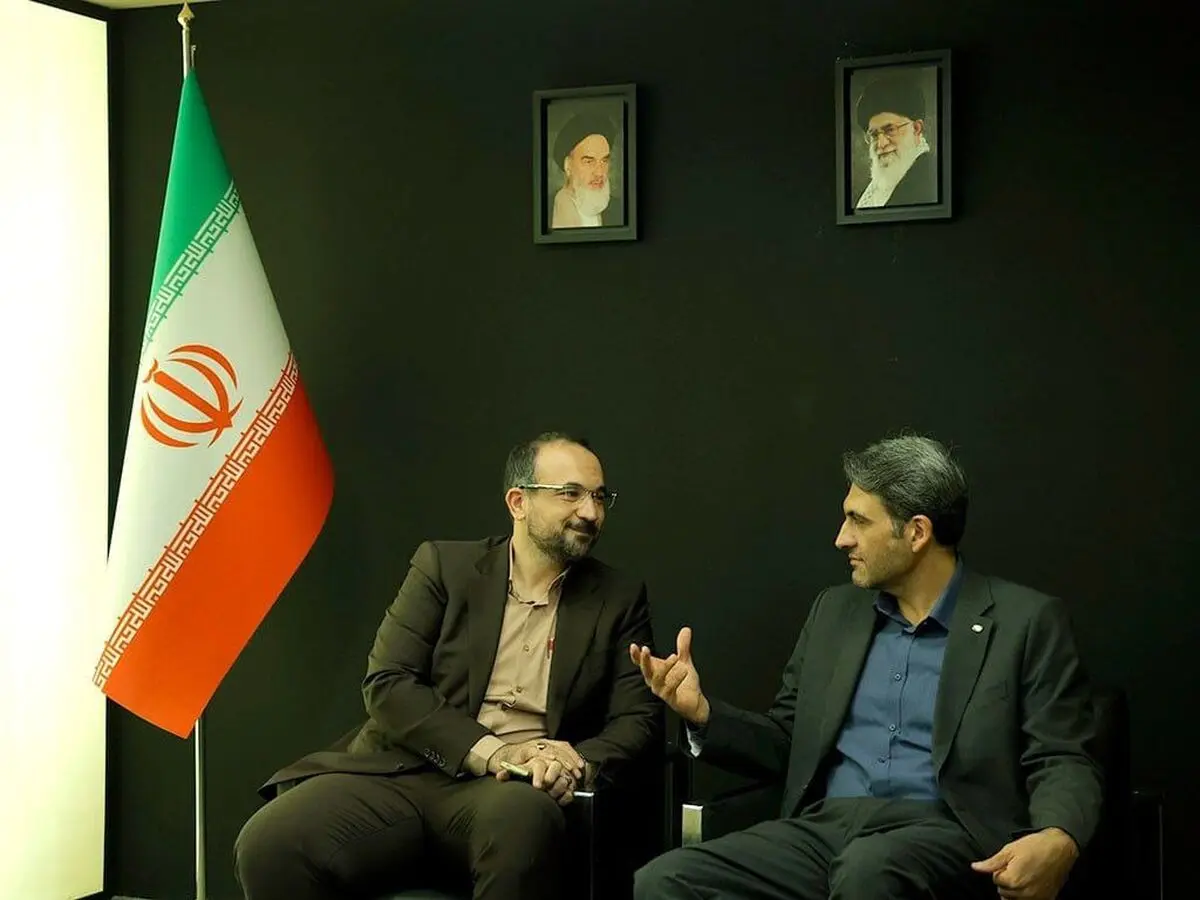 بازدید مدیرعامل رایتل از غرفه ایرانسل در نمایشگاه الکامپ