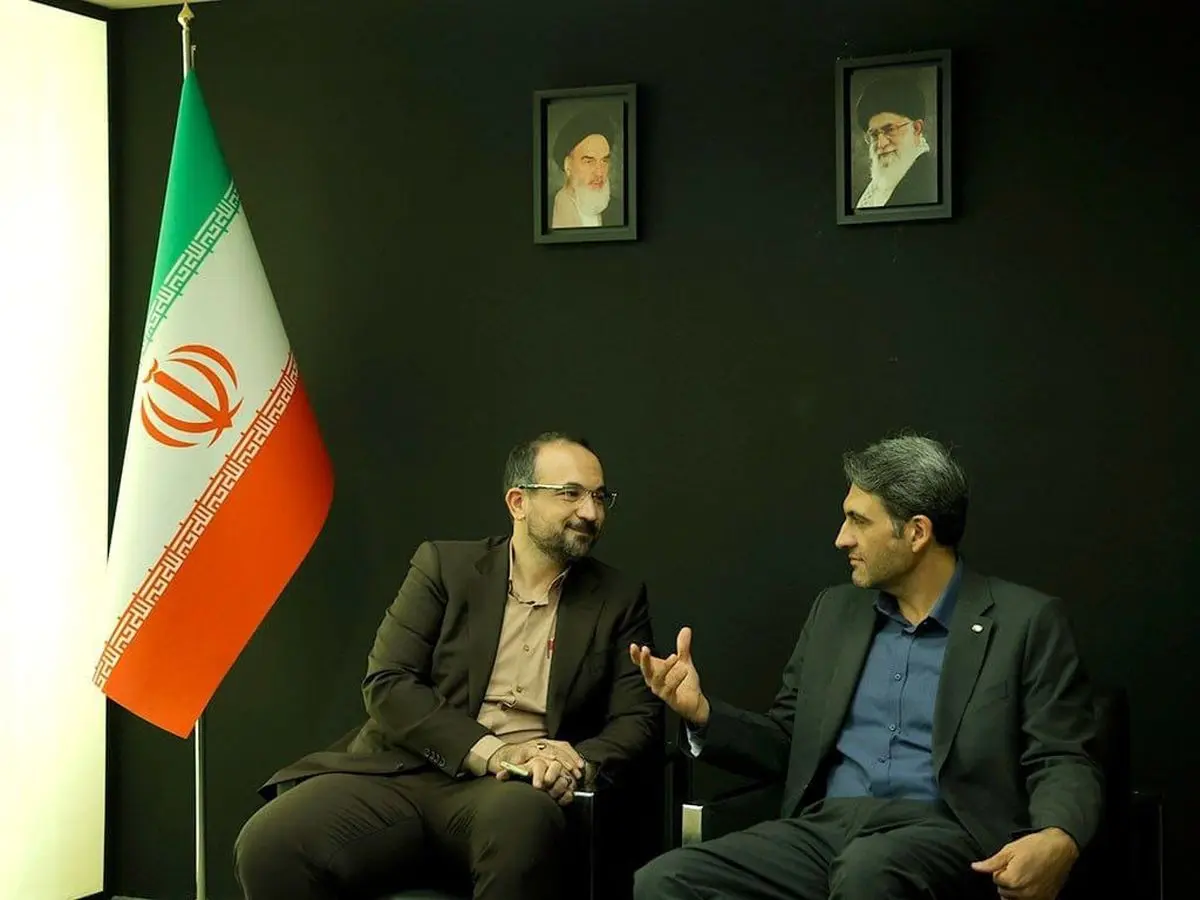 بازدید مدیرعامل رایتل از غرفه ایرانسل در نمایشگاه الکامپ