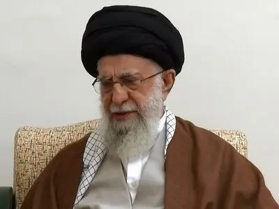 وصول وفود من مختلف الدول إلى طهران ولقاءات مع خامنئي لتقدیم التعازي بإستشهاد رئیسي ورفاقه