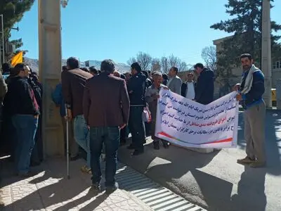 کارگران سیمان ایلام خواستار اجرای طرح طبقه‌بندی مشاغل شدند