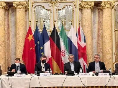 مصدر مقرب من فریق التفاوض الإیرانی: عدم اتخاذ القرار والمطالب الأمیرکیة الجدیدة تعرقل مسار اثمار المفاوضات
