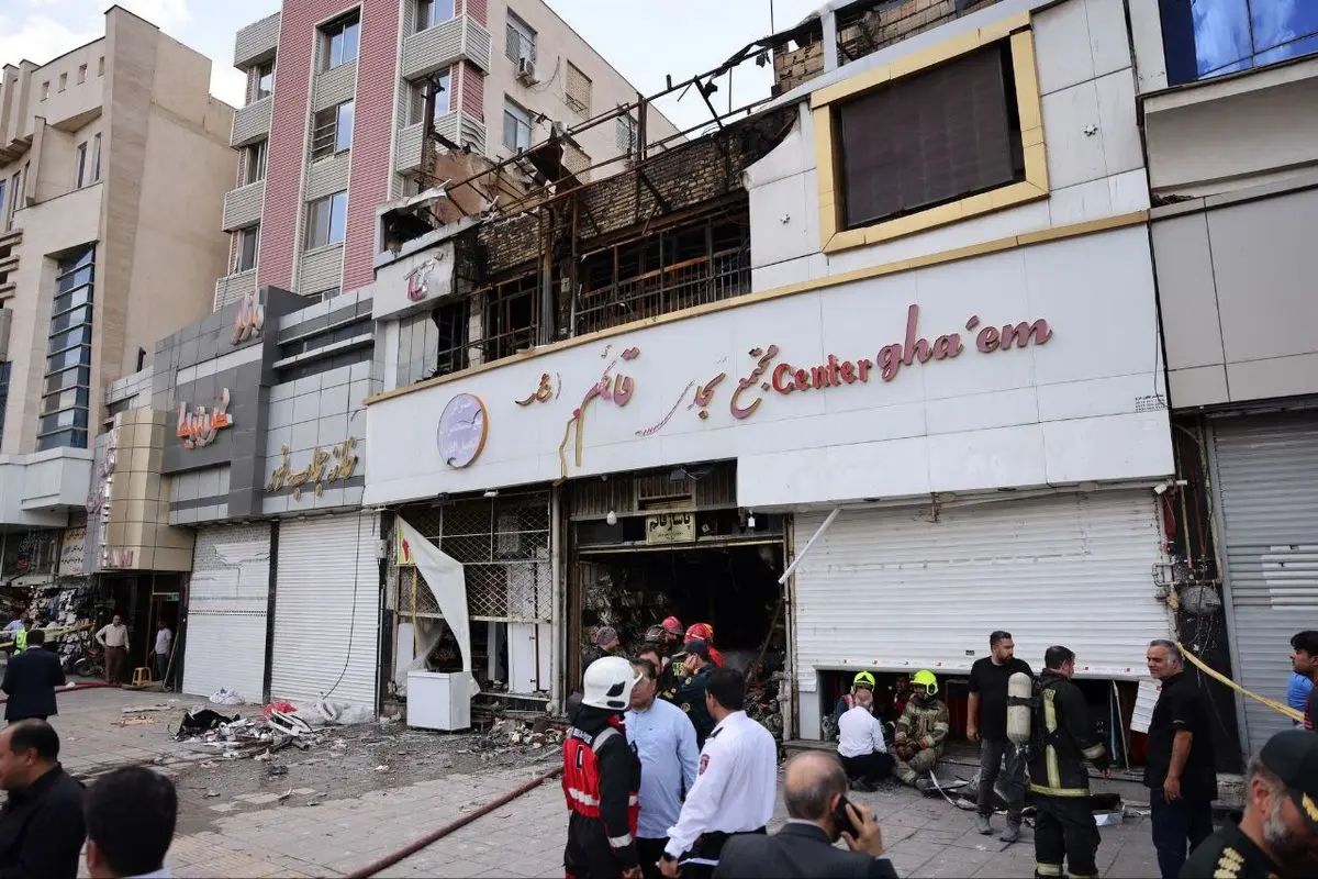 بررسی حادثه آتشسوزی مجتمع تجاری در میدان ۱۷ شهریور مشهد