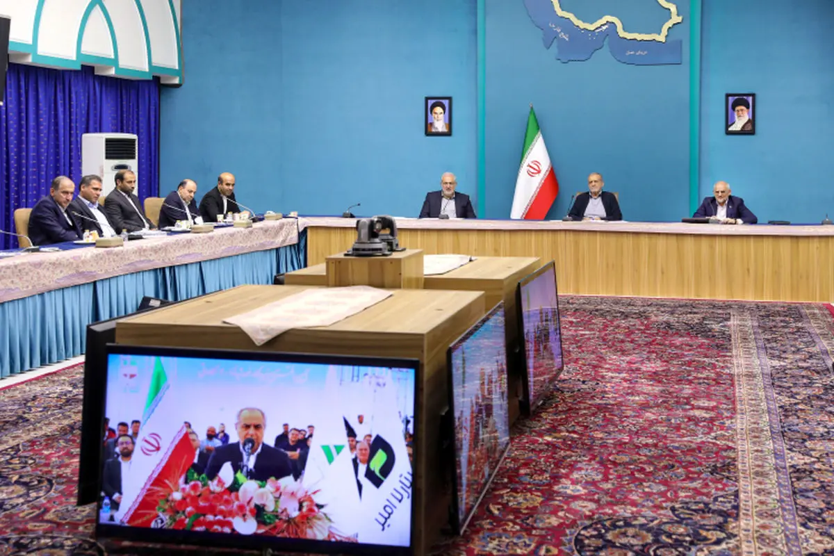 نباید هیچ تعللی در ترخیص پنلهای خورشیدی از گمرک صورت گیرد