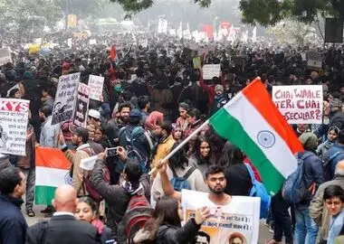 جوانان خشمگین هندی، مودی را به چالش می‌کشیدند