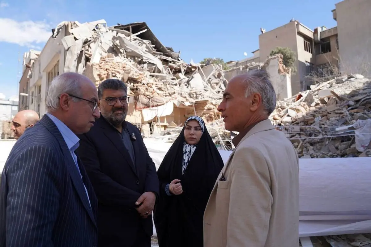 حضور وکلا و کارشناسان در کنیسه تخریب شده یهودیان