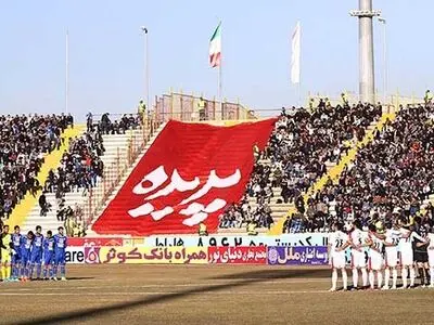 کمک 800 میلیون تومانی صنایع استان به تیم فوتبال پدیده