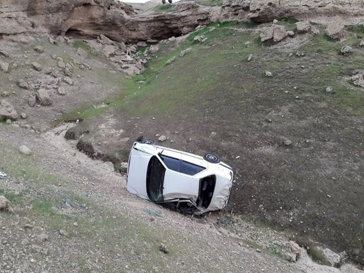 چهار نفر بر اثر سقوط خودرو به دره در سبزوار مصدوم شدند