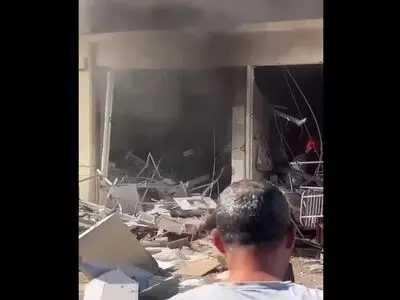 وقوع آتش سوزی در دو کارخانه در خلیج حیفا در پی اصابت موشک از لبنان