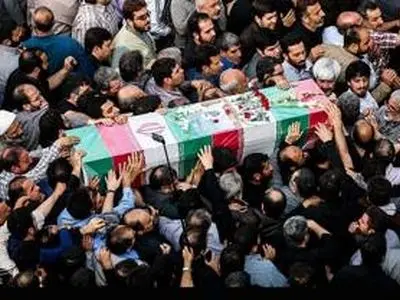 پیکر ۱۵ شهید جنگ تحمیلی آمریکایی - صهیونیستی در اصفهان تشییع شد