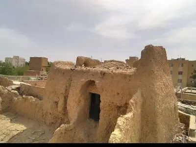 خطر تخریب بیخِ گوشِ بناهای ثبت نشدهی سمنان/ جای خالی برج افشاری در فهرست آثار ملی