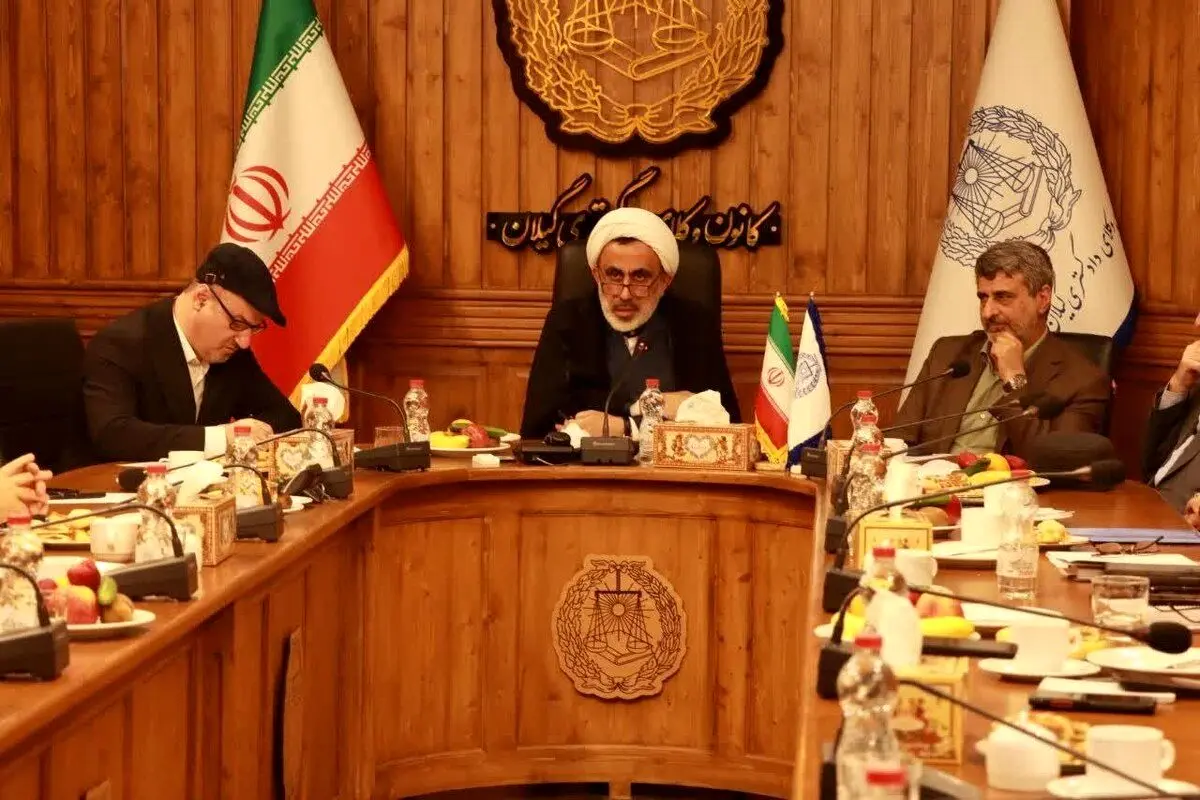 وکلا و حقوقدان نباید نسبت به نقض حقوق بشر که دشمنان مرتکب می‌شوند بی‌تفاوت باشند