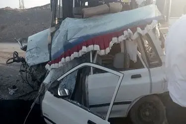 برخورد مینی‌بوس با پراید در جاده تفت؛  ۸ مصدوم روانه بیمارستان شدند