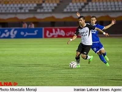 بازی فوتبال صبای قم و استقلال خوزستان
