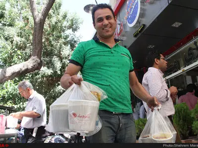 فروش حلیم بادمجان در ماه مبارک رمضان/ اصفهان