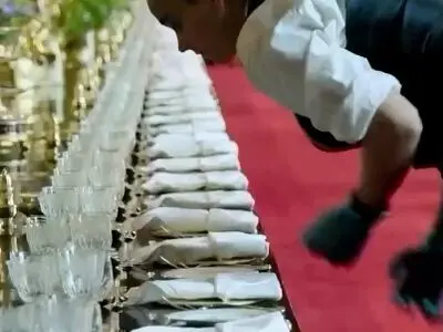 آماده‌ سازی میز شام پادشاه انگلیس برای ترامپ + فیلم
