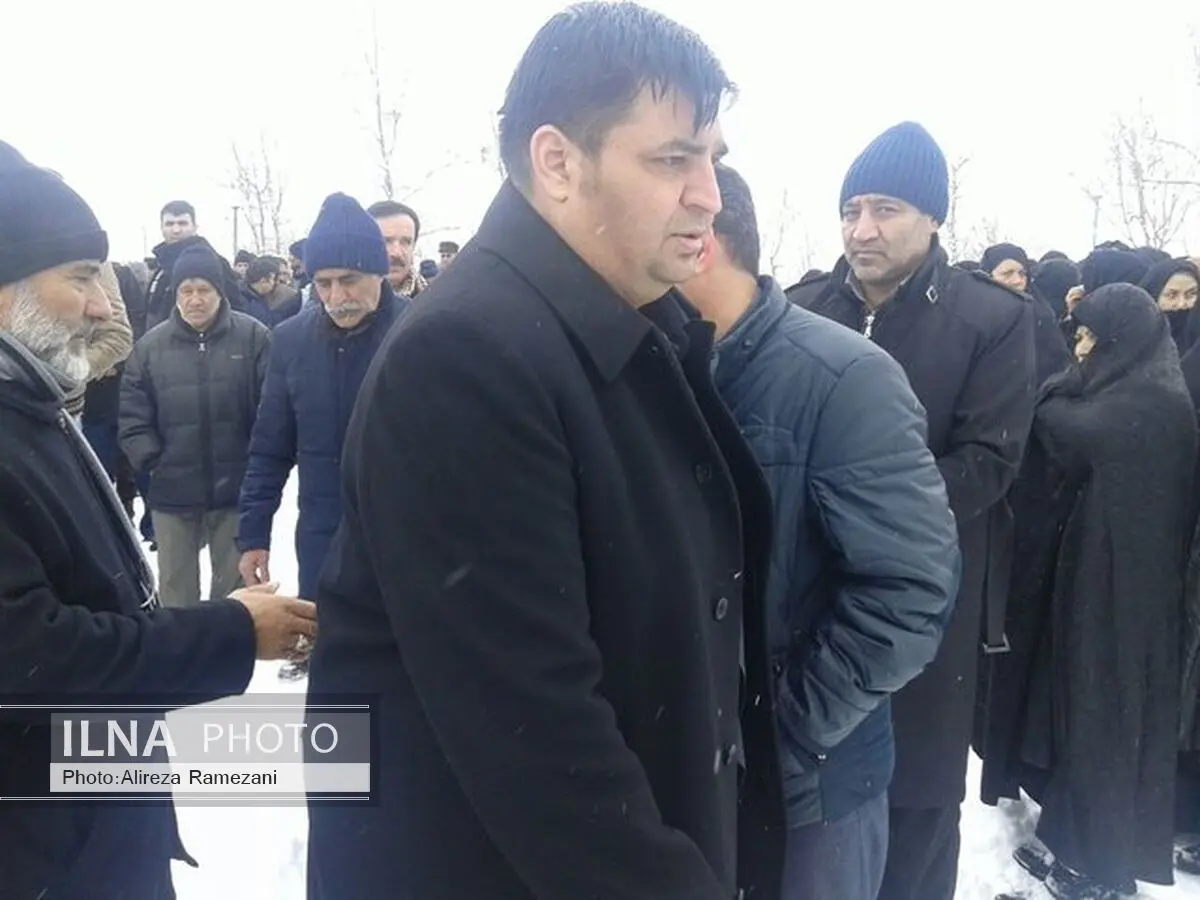 پیکر پدر رضازاده به خاک سپرده شد + عکس