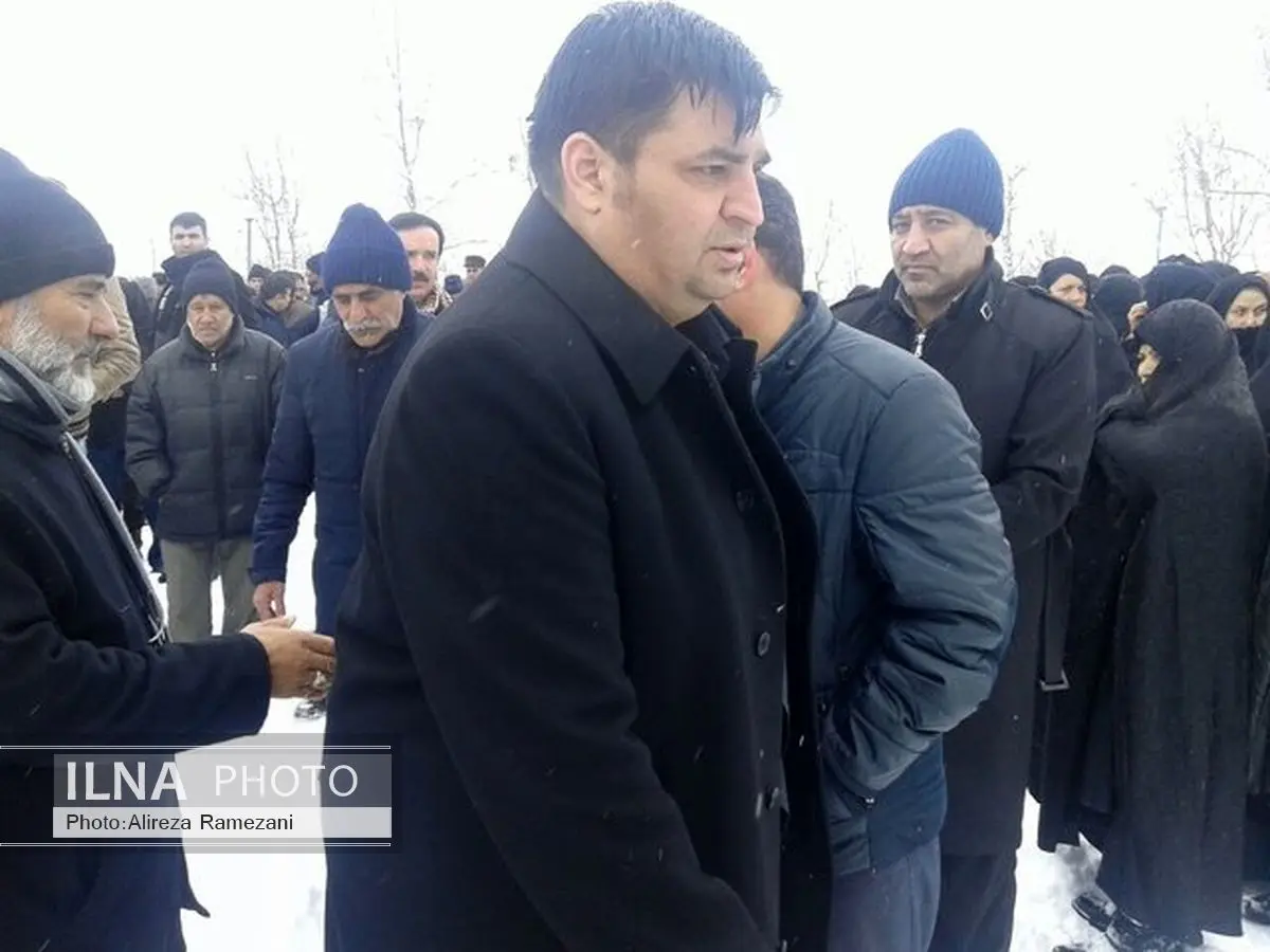 پیکر پدر رضازاده به خاک سپرده شد + عکس
