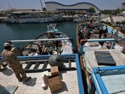 شناور حامل ۲۱۰ هزار لیتر سوخت قاچاق در آب‌های جزیره قشم توقیف و ۱۴ قاچاقچی دستگیر شدند