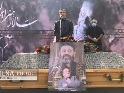 وداع با محمدعلی کشاورز در کنار خانه همیشگی‌اش/ تا وقتی سینما و تلویزیون هست، کشاورز ماندگار است+عکس