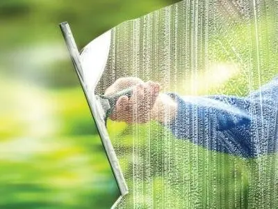 راهنمای کامل برای تمیز کردن پنجره‌های دوجداره