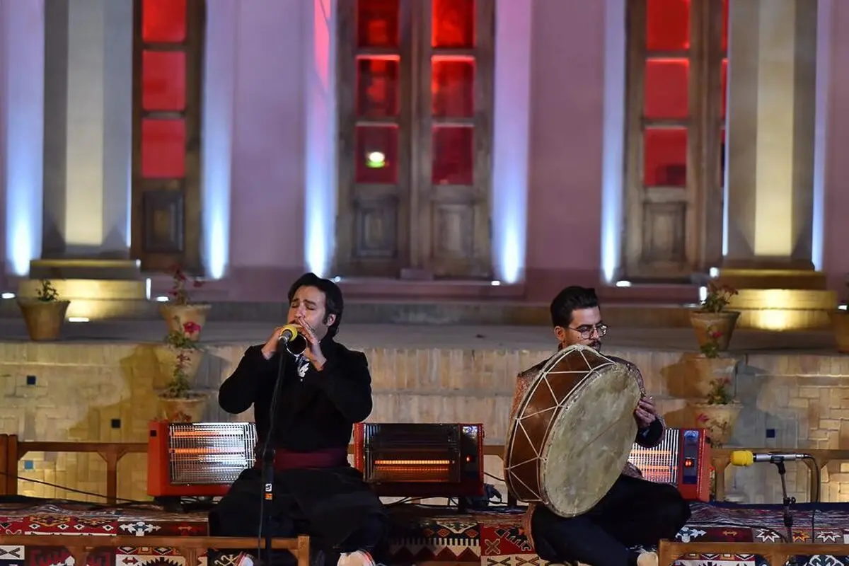 گزارش دومین روز از جشنواره موسیقی نواحی/ ادای احترام به سردار سلیمانی/ جراهایی از گروه هرات افغانستان تا موسیقی کردی و لری
