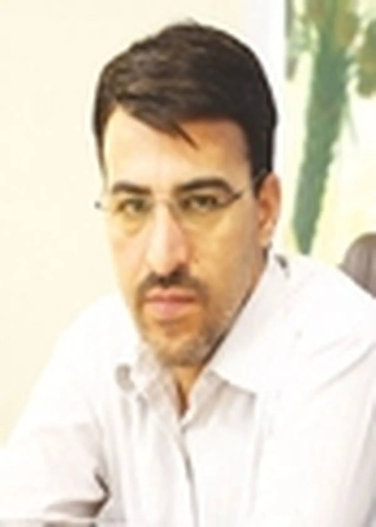 معاون فرهنگی منطقه آزاد کیش در گفتار خود تجدید نظر کند