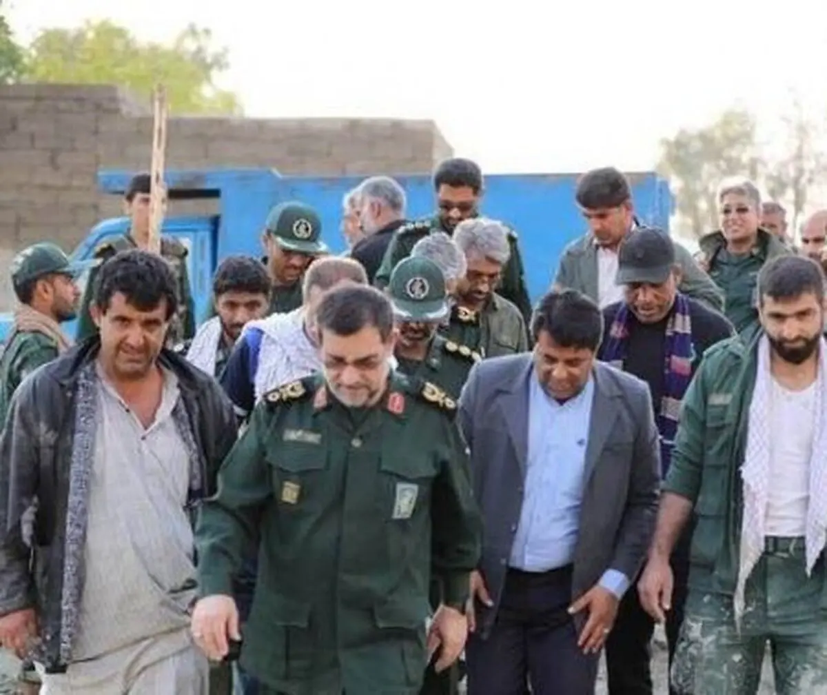 فرمانده نیروی دریایی سپاه از مناطق زلزله‌زده هرمزگان بازدید کرد