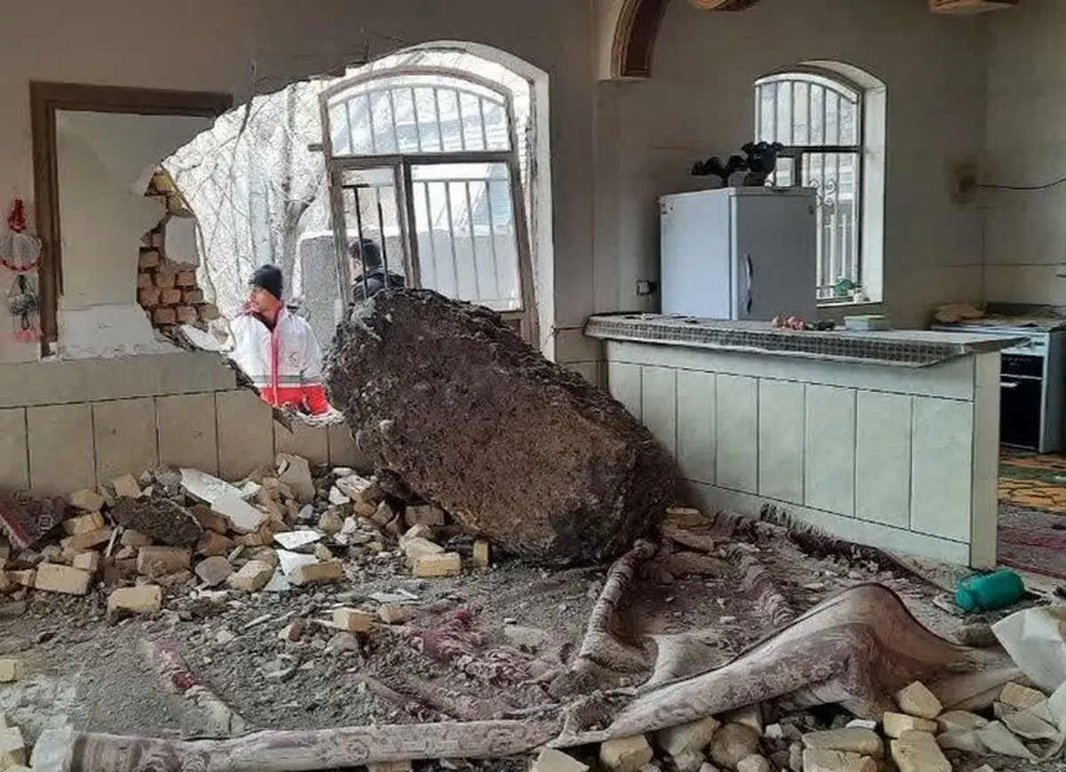 رانش زمین و سقوط یک قطعه سنگ ۵۰ تنی در الیگودرز