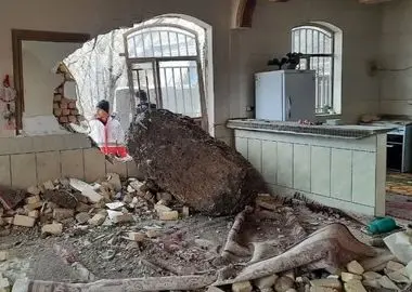 رانش زمین و سقوط یک قطعه سنگ ۵۰ تنی در الیگودرز