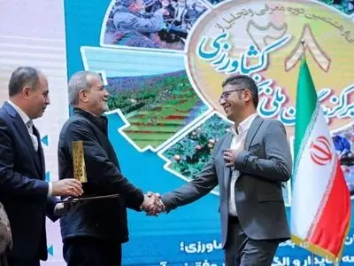 از نمونه های ملی بخش کشاورزی فارس تجلیل شد