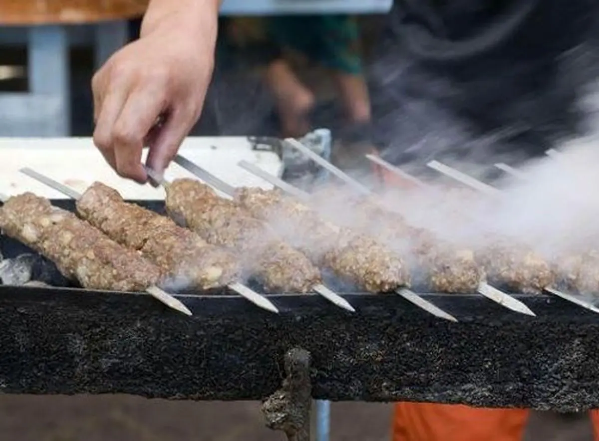 کبابی متخلف در ایلام به دلیل عرضه گوشت الاغ پلمب شد