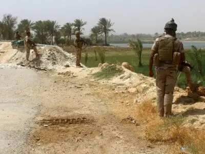حفر خندق برای دور کردن داعش از الرمادی