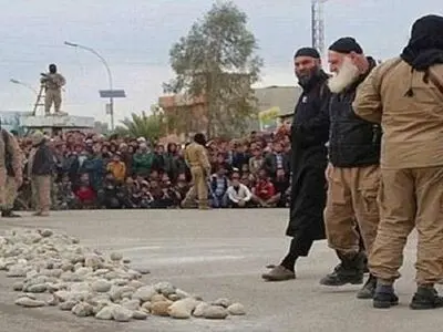 خون‌آشام داعش در برابر رشوه آزاد شد+ تصاویر